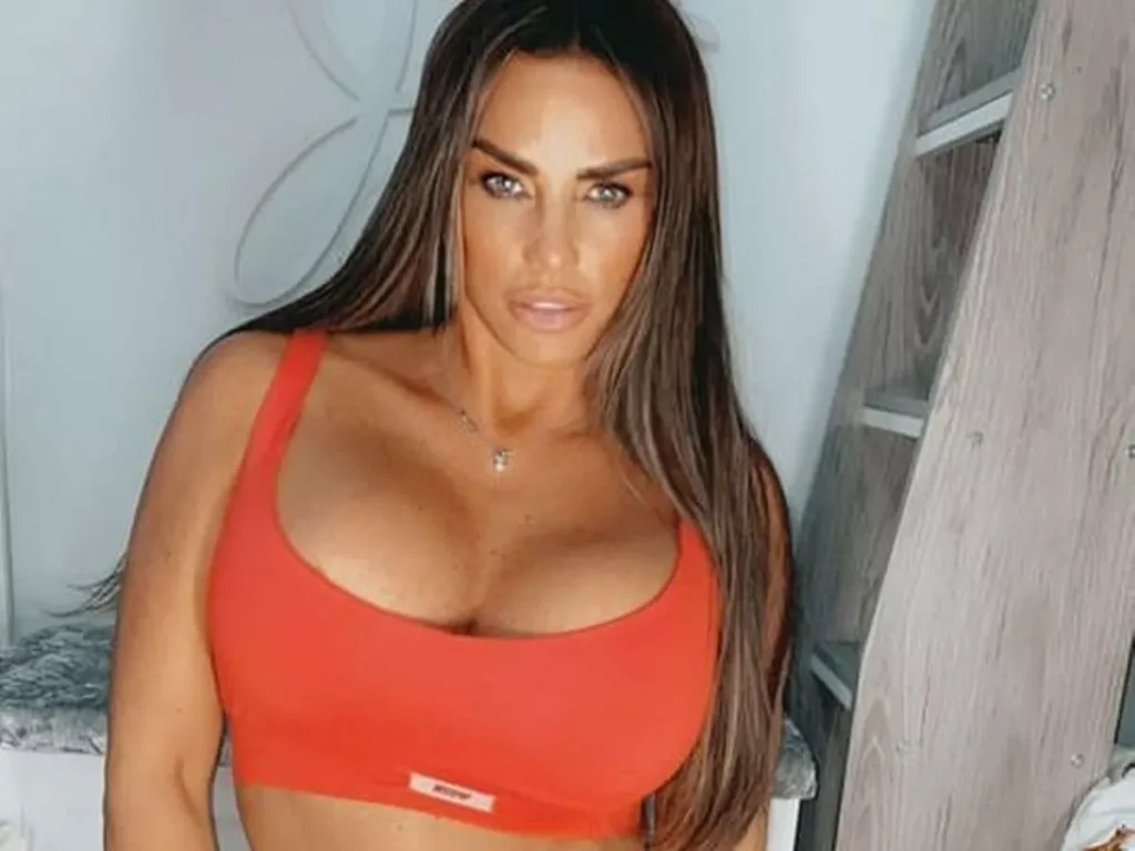  Katie Price 