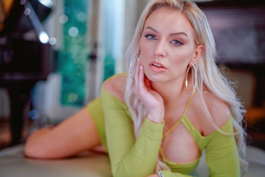 Kenzie Taylor Measurements, Bio, Age, Height, Weight, Shoe and Bra Size