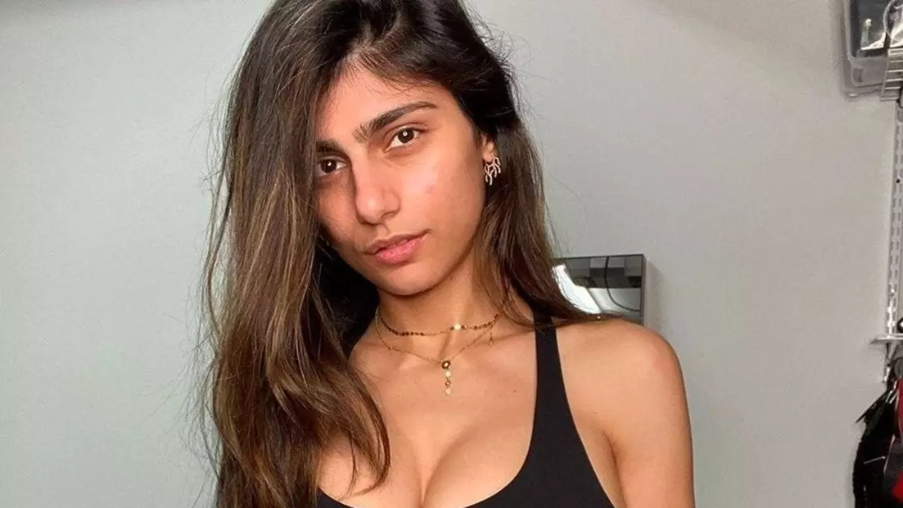 Mia Khalifa Measurements, Bio, Age, Height, Weight, Shoe and Bra Size